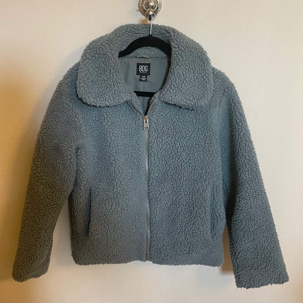 Adorable BDG women’s Sherpa jacket! Size small